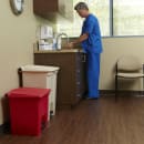 Rubbermaid FG614300RED 8 gal Step-On Container - Red thumbnail 3