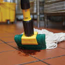 Rubbermaid FGH216000000 60" Gripper Wet Mop Handle - Wood/Yellow thumbnail 4