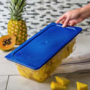 Carlisle Third-Size Food Pan Lid - Polycarbonate, Blue (3058060) thumbnail 4