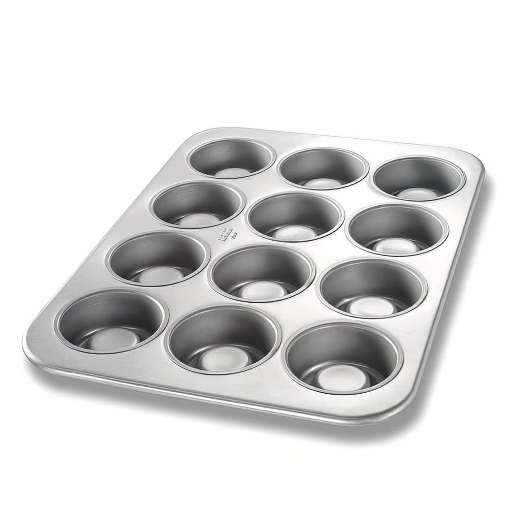 Chicago Metallic Strawberry Shortcake Pan - Makes (12) 3 3/8" Cakes, Aluminized Steel, AMERICOAT® Glazed (43385)