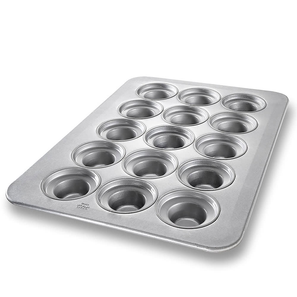 Chicago Metallic Crown Muffin Pan, Makes (15) 4 1/10" Muffins, AMERICOAT Glazed 22 ga Aluminized Steel (45435)